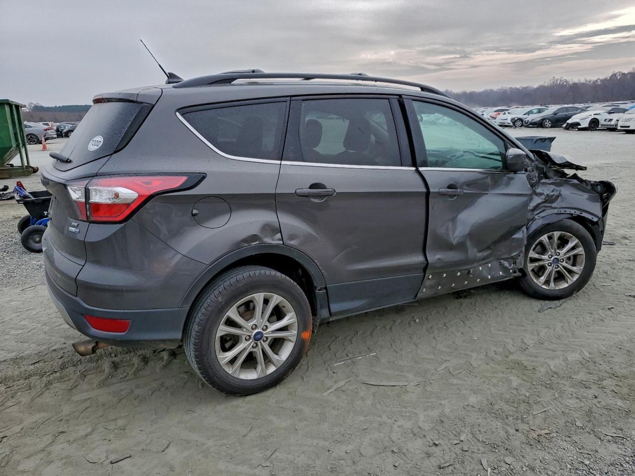2018 Ford Escape - zdjęcie 3