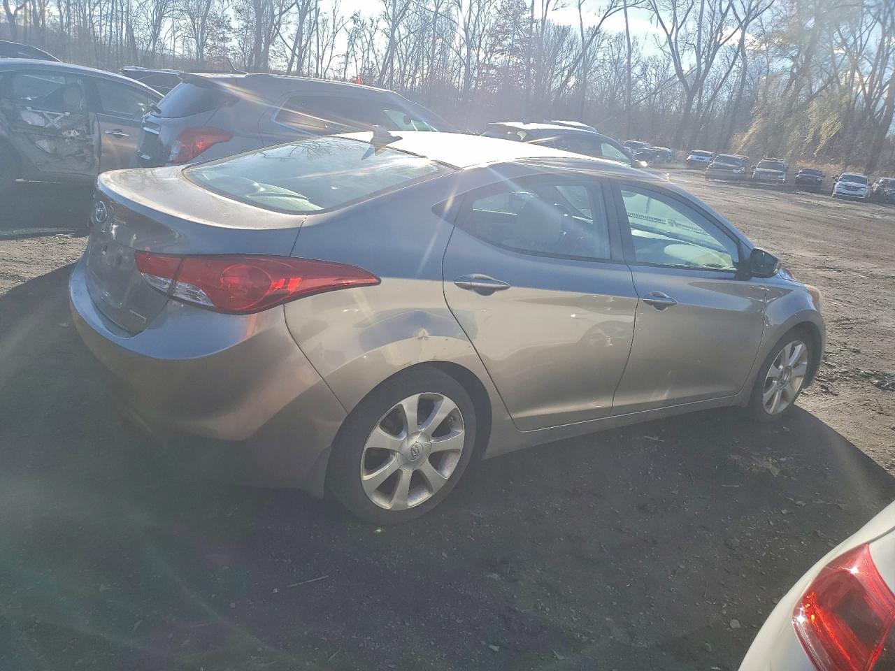 2013 Hyundai Elantra - zdjęcie 3