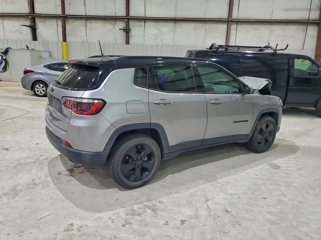 2020 Jeep Compass Latitude - zdjęcie 3