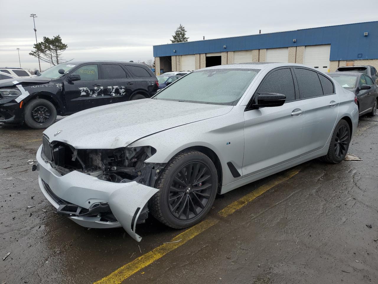 2021 BMW 530 Xi - zdjęcie główne