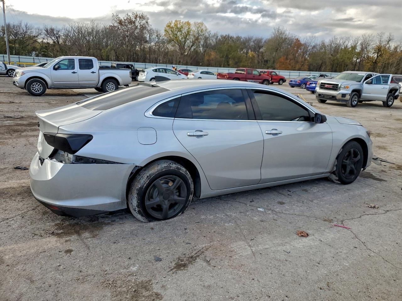 2018 Chevrolet Malibu Ls - zdjęcie 3