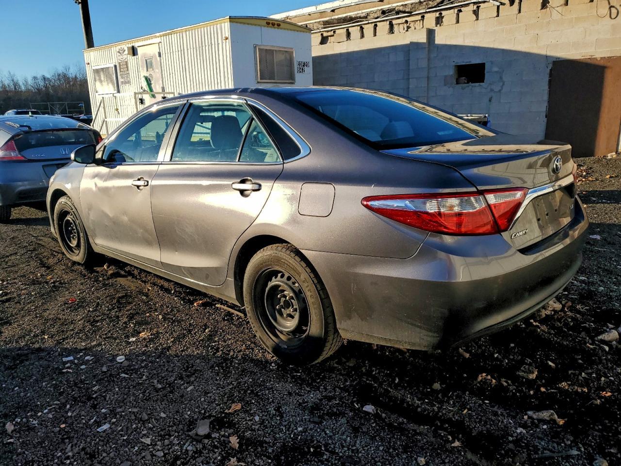 2015 Toyota Camry - zdjęcie 2