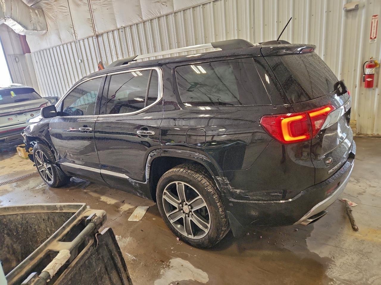 2018 GMC Acadia Denali - zdjęcie 2