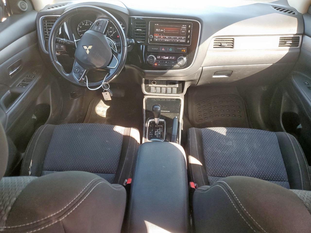 2017 Mitsubishi Outlander - zdjęcie 8