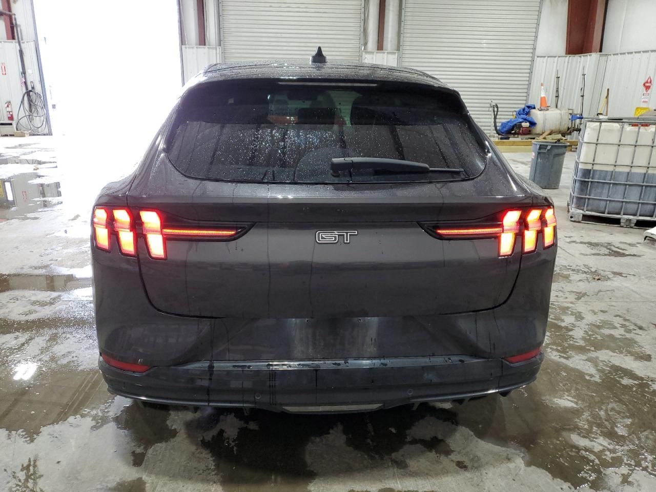 2022 Ford Mustang Mach-E - zdjęcie 6