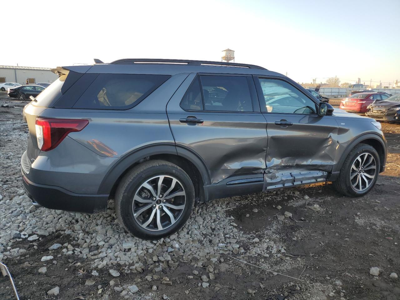 Ford Explorer - zdjęcie 3