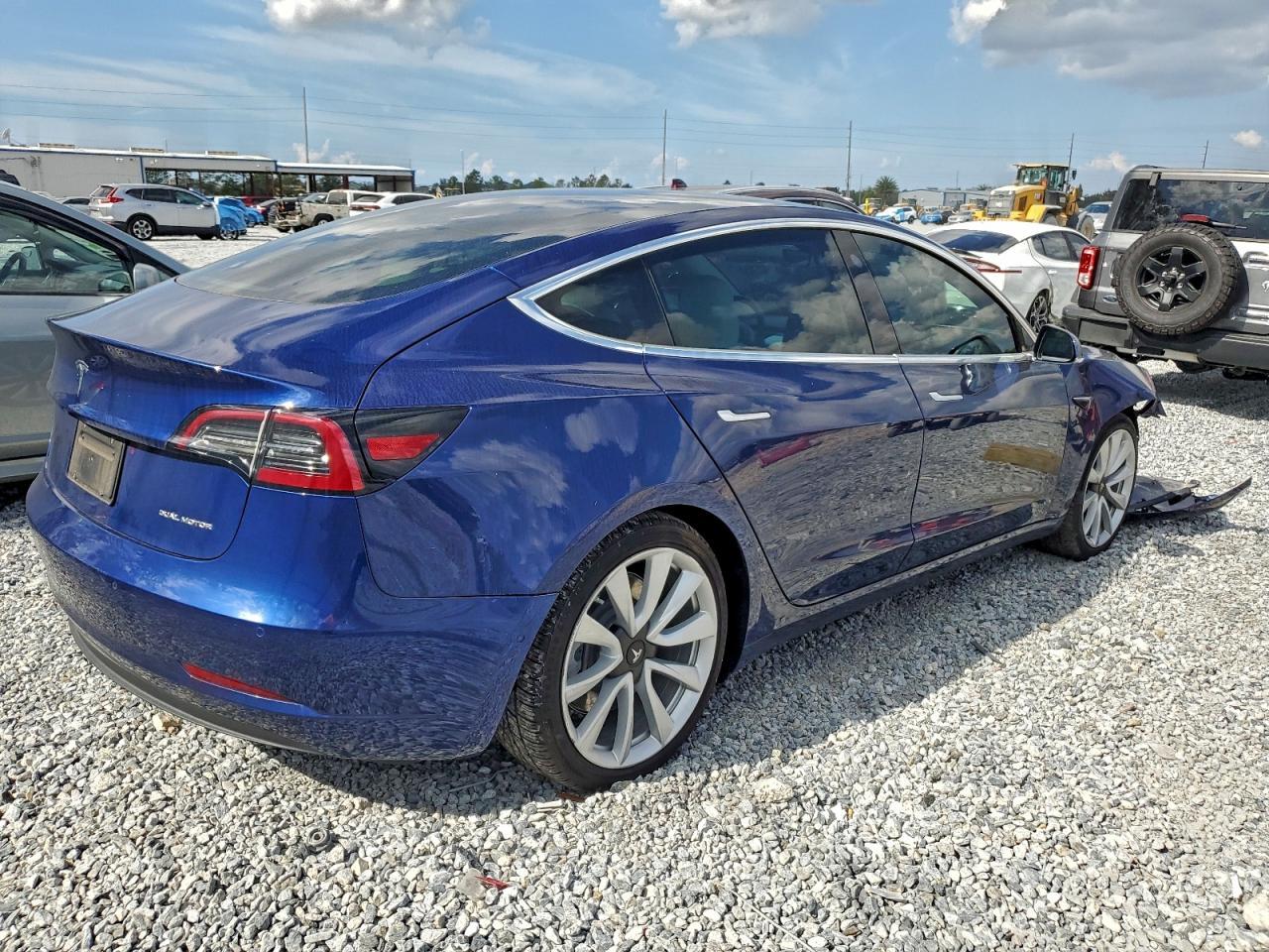 2020 Tesla Model 3 - zdjęcie 3