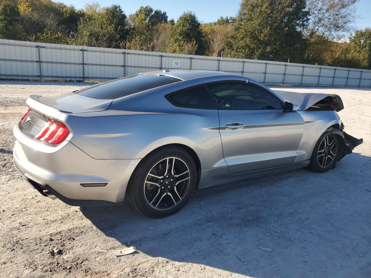 Ford Mustang - zdjęcie 3