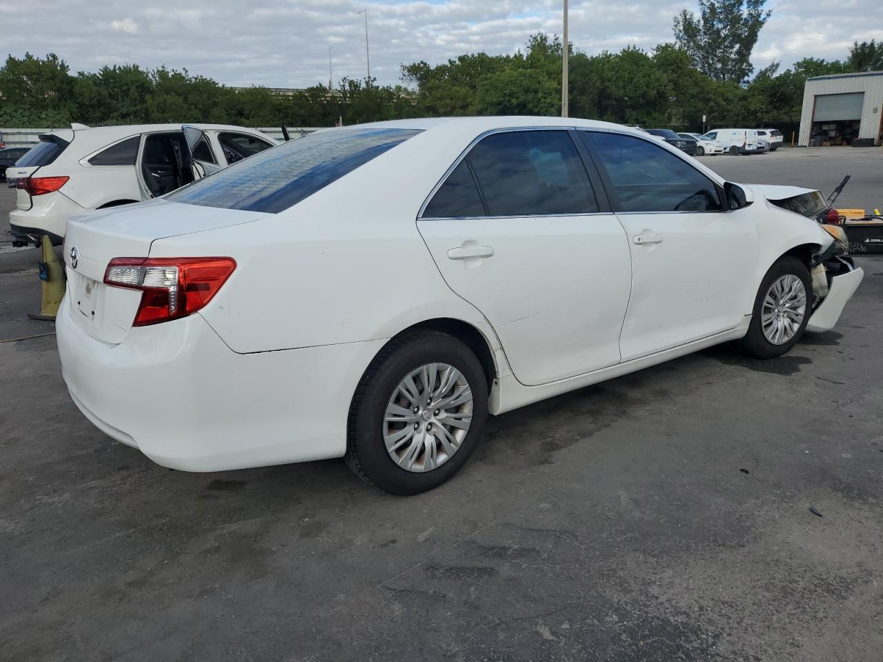 2014 Toyota Camry - zdjęcie 3