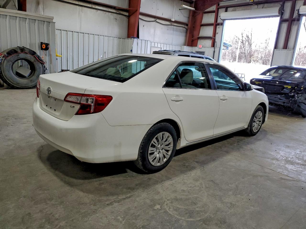 2014 Toyota Camry L - zdjęcie 3