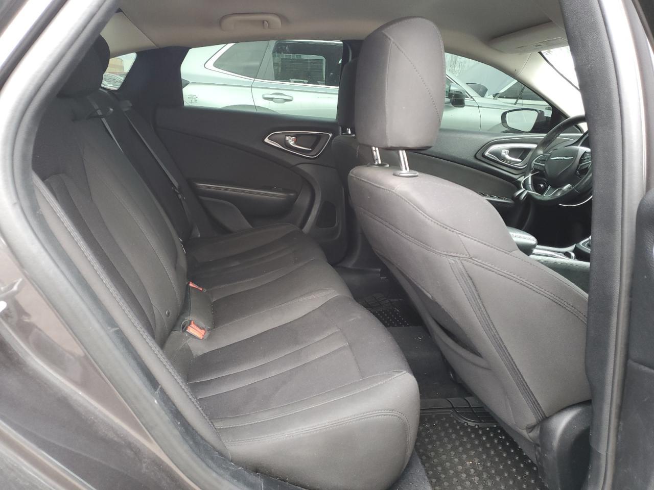 2015 Chrysler 200 - zdjęcie 10