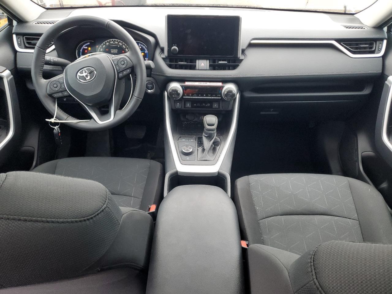 2024 Toyota RAV 4 - zdjęcie 8