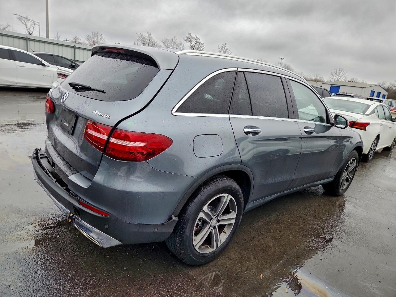 2016 Mercedes-Benz GLC - zdjęcie 3