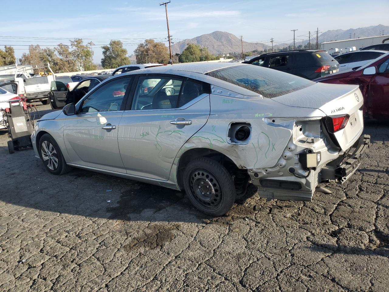 2024 Nissan Altima - zdjęcie 2