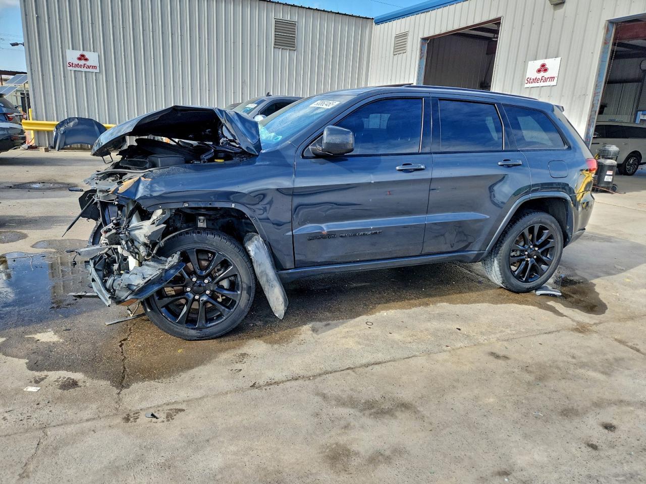 2018 Jeep Grand Cherokee Laredo - zdjęcie główne