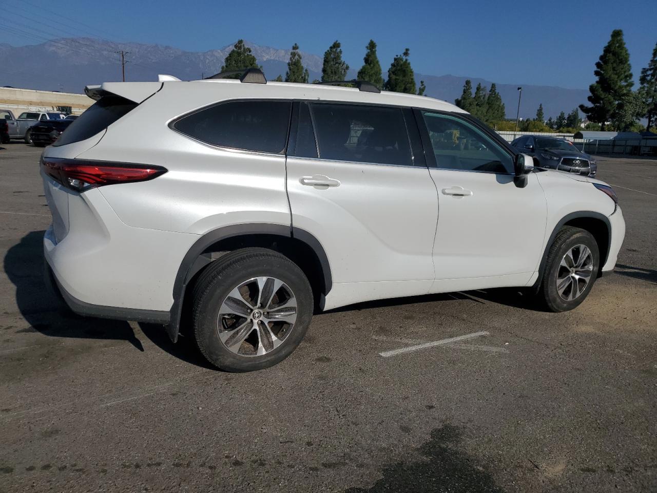 2022 Toyota Highlander - zdjęcie 3