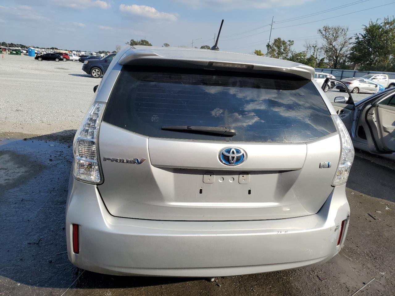 2014 Toyota Prius V - zdjęcie 6