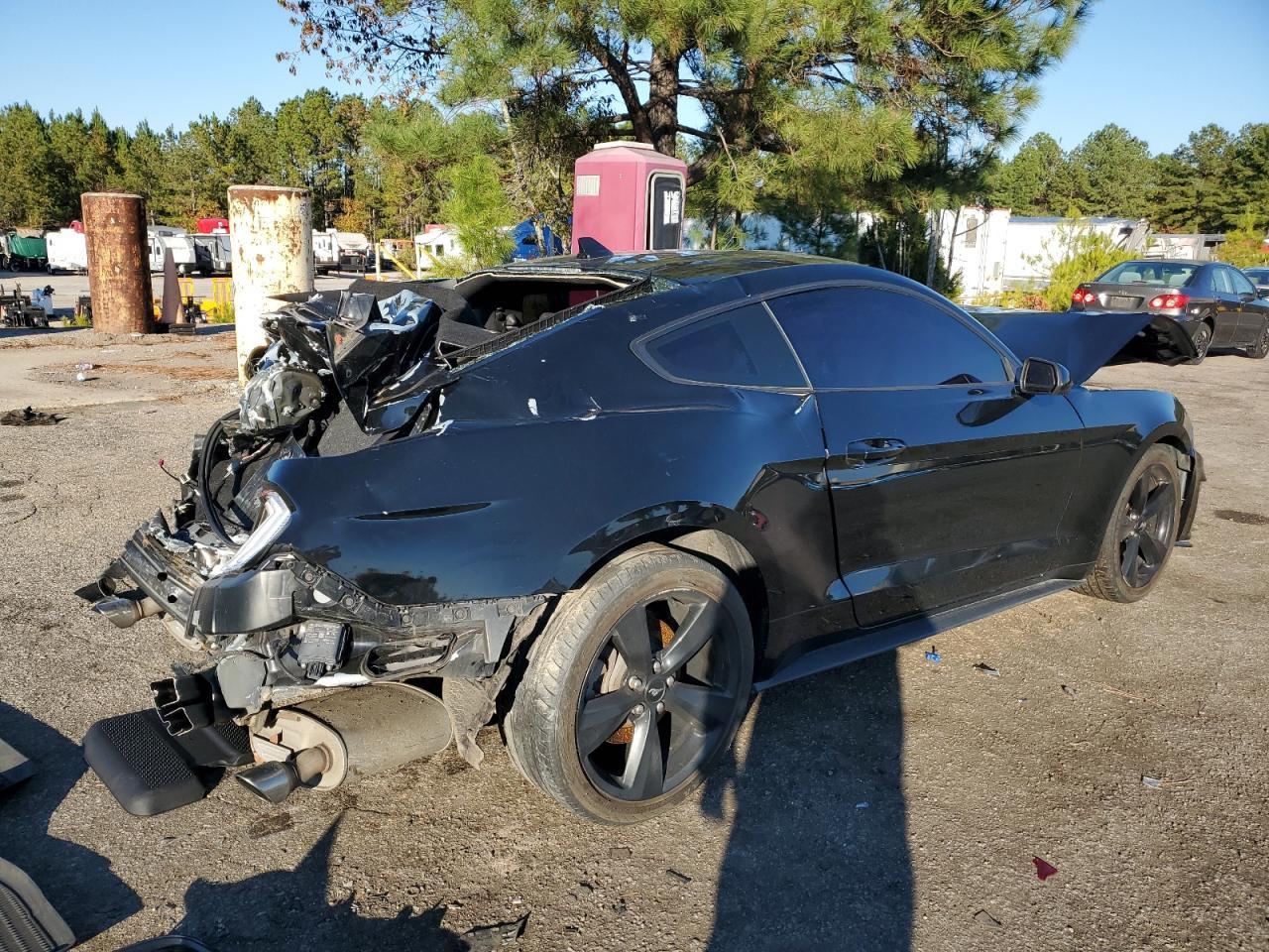 2021 Ford Mustang - zdjęcie 3