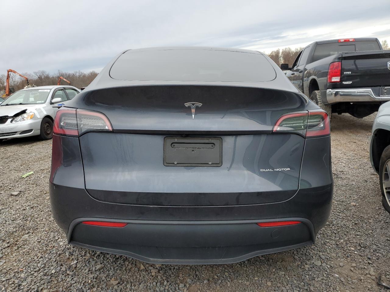 2024 Tesla Model Y - zdjęcie 6