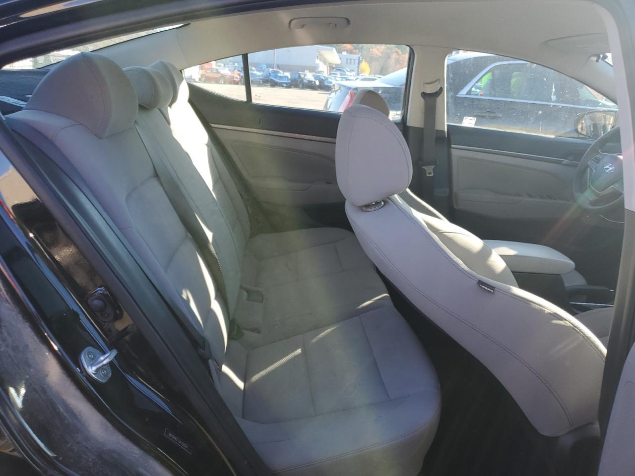 2018 Hyundai Elantra - zdjęcie 10