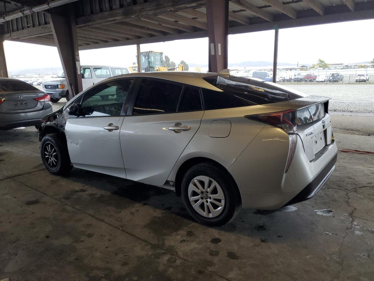 2017 Toyota Prius - zdjęcie 2
