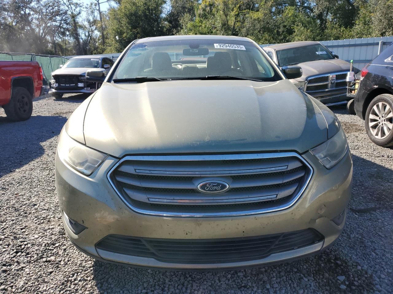 2013 Ford Taurus - zdjęcie 5