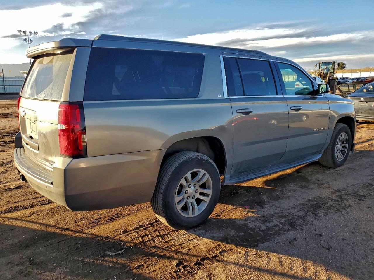 2018 Chevrolet Suburban - zdjęcie 3