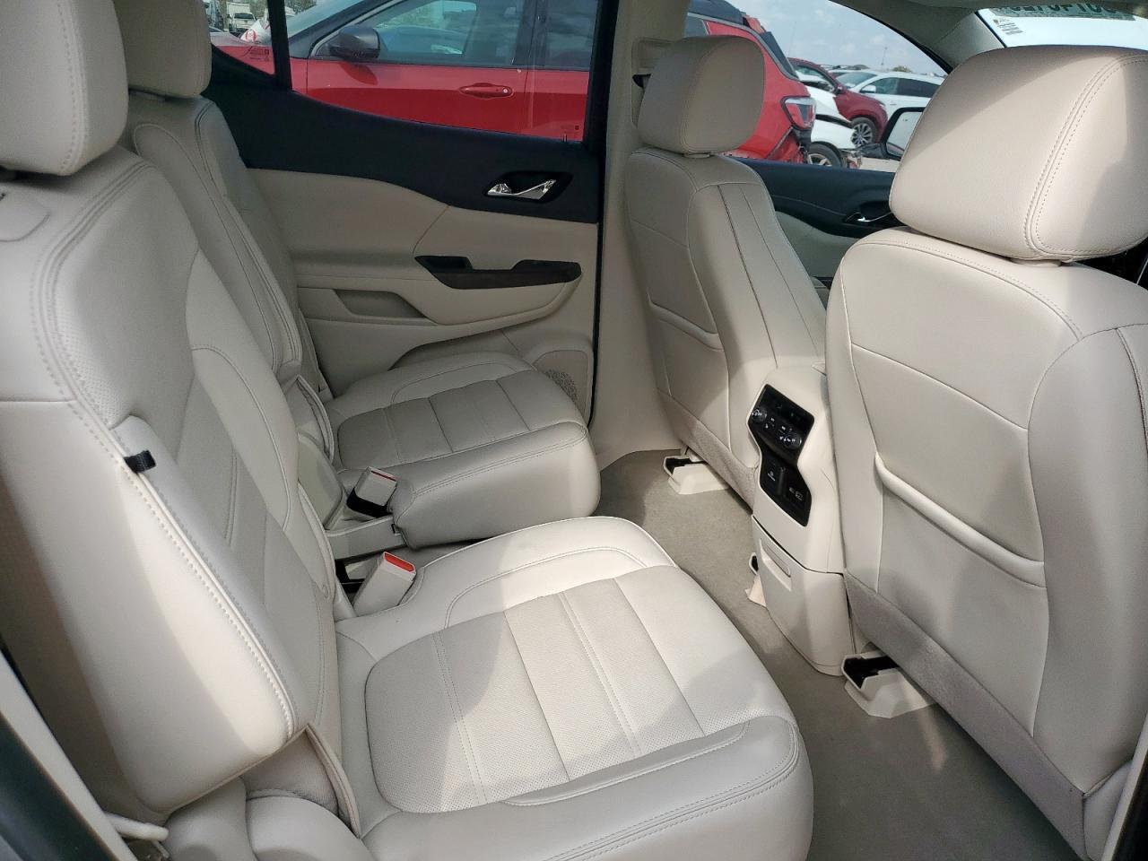 2023 GMC Acadia Denali - zdjęcie 11