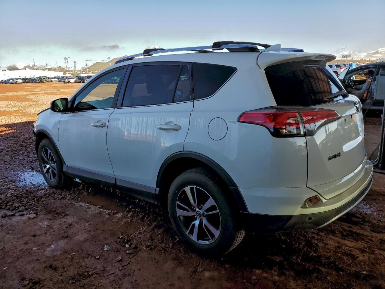 2016 Toyota RAV 4 - zdjęcie 2