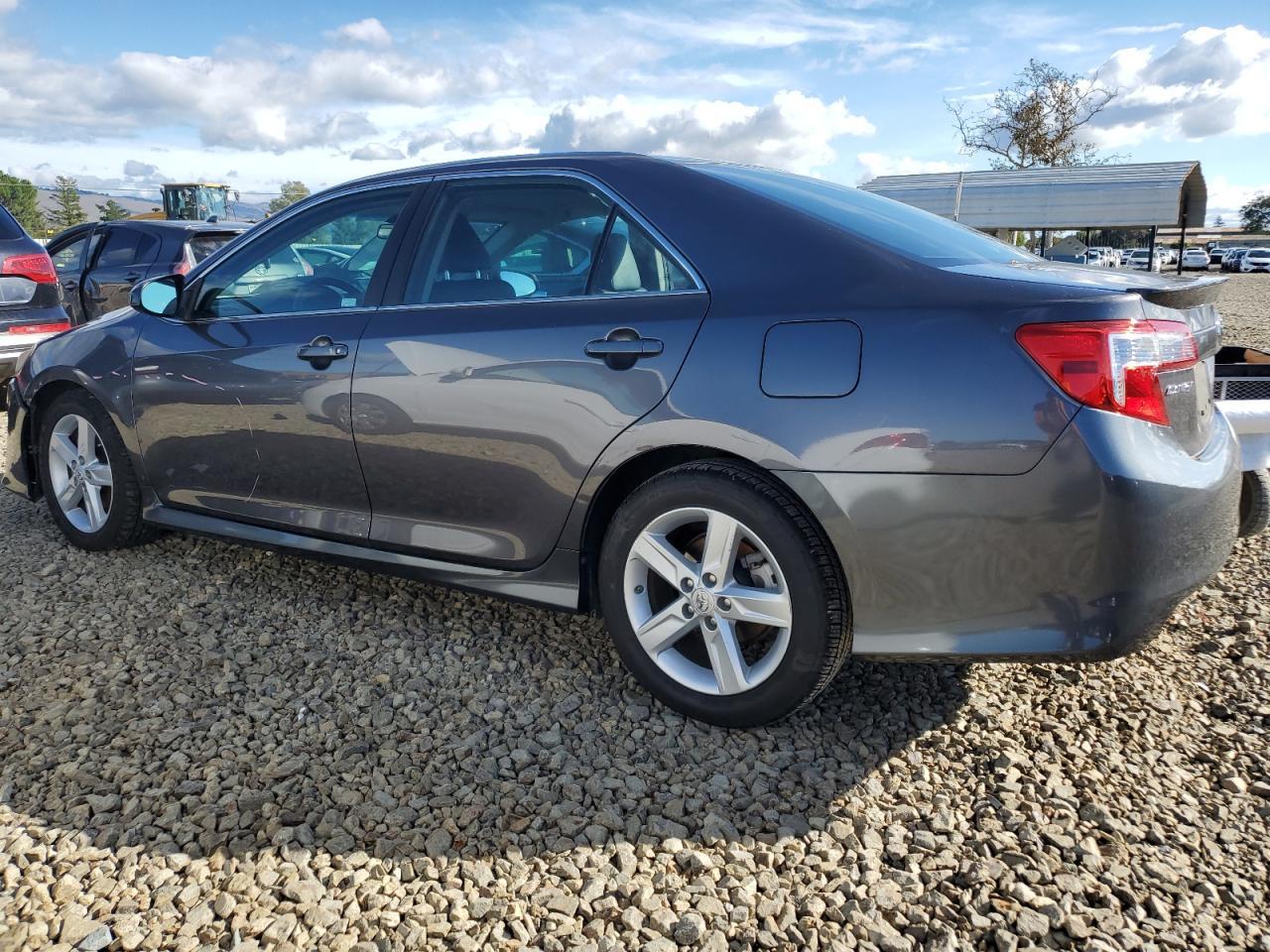 2013 Toyota Camry - zdjęcie 2