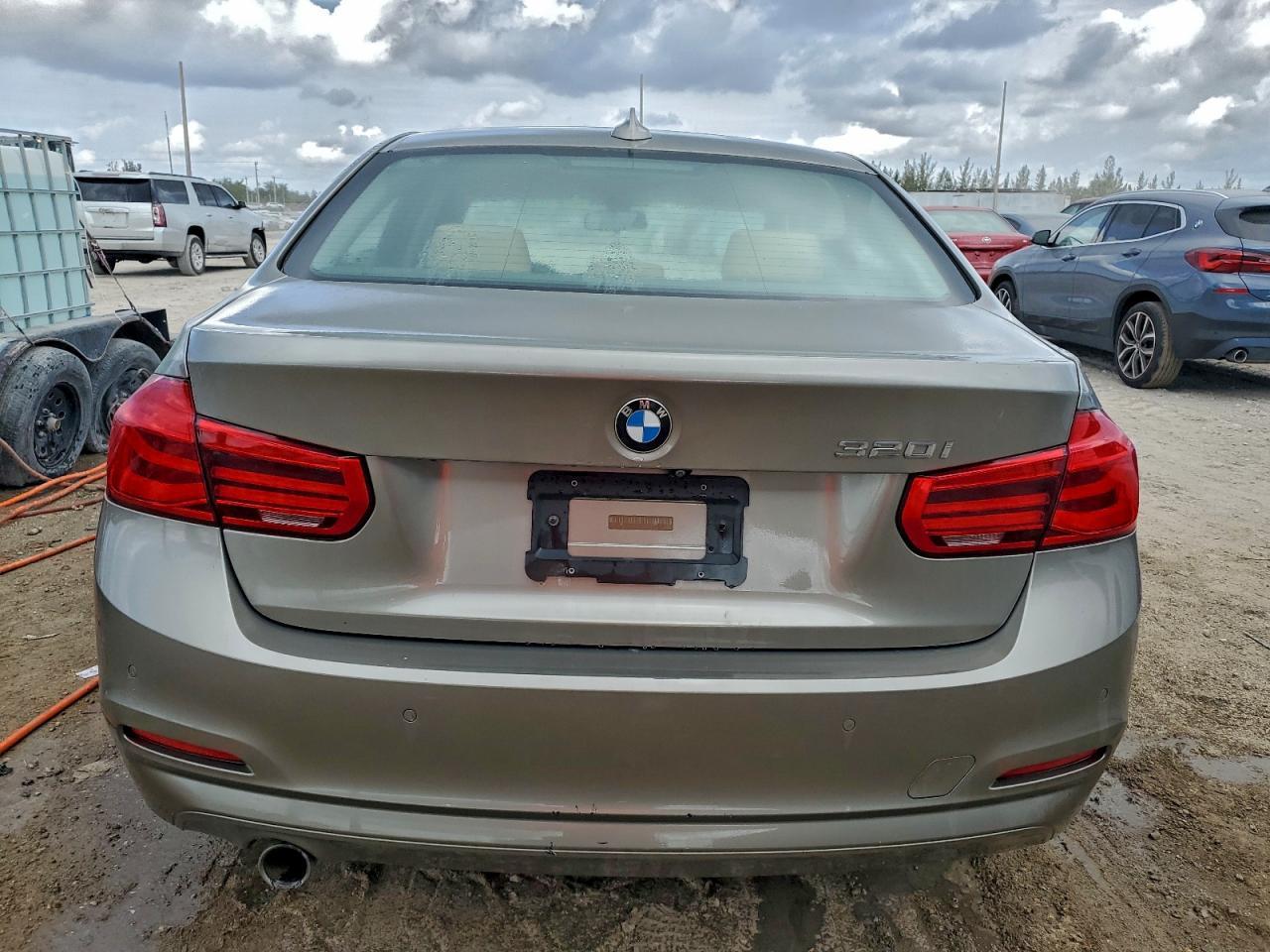 2018 BMW Seria 3 - zdjęcie 6