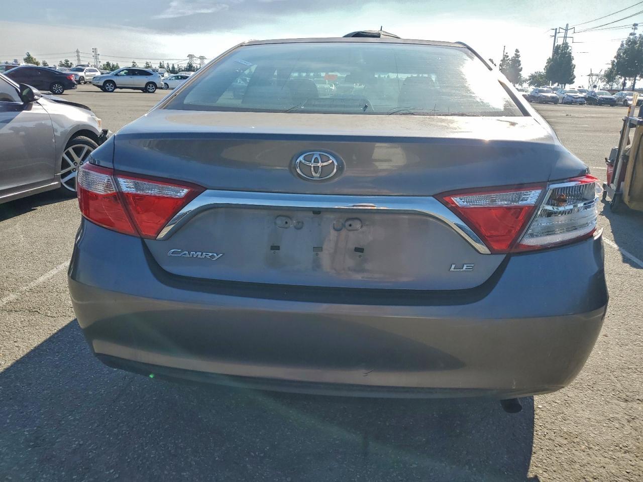 2017 Toyota Camry Le - zdjęcie 6