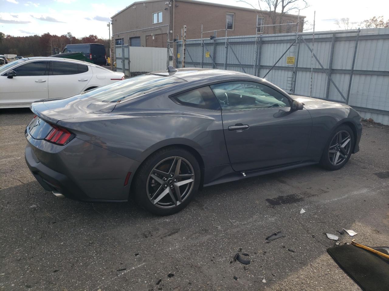 2025 Ford Mustang - zdjęcie 3