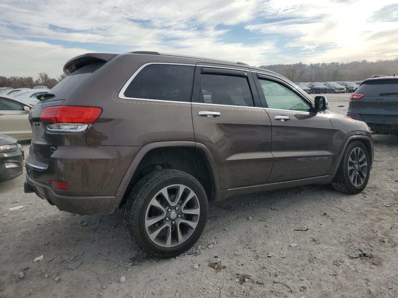 2017 Jeep Grand Cherokee Overland - zdjęcie 3