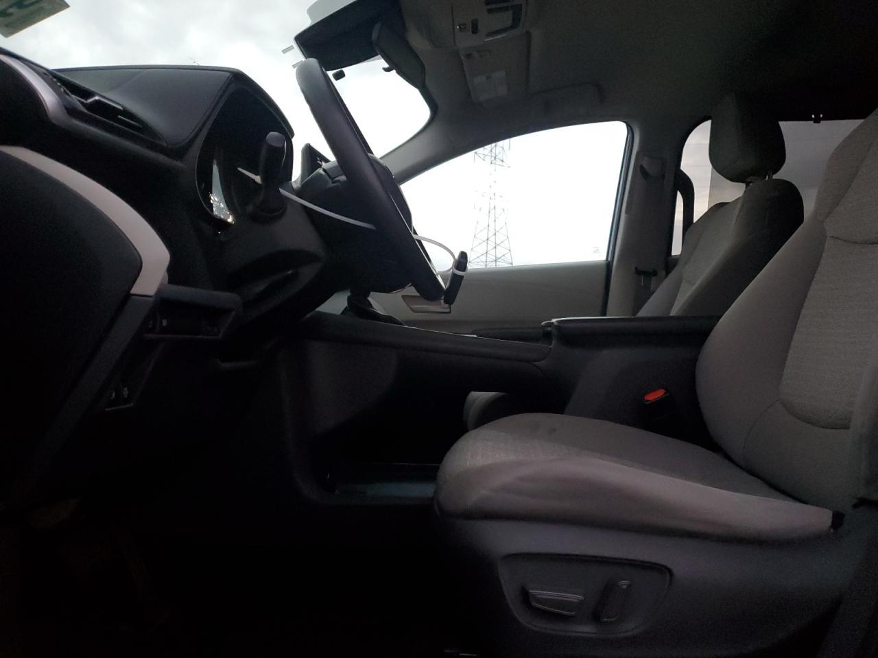 2021 Toyota Sienna Le - zdjęcie 7