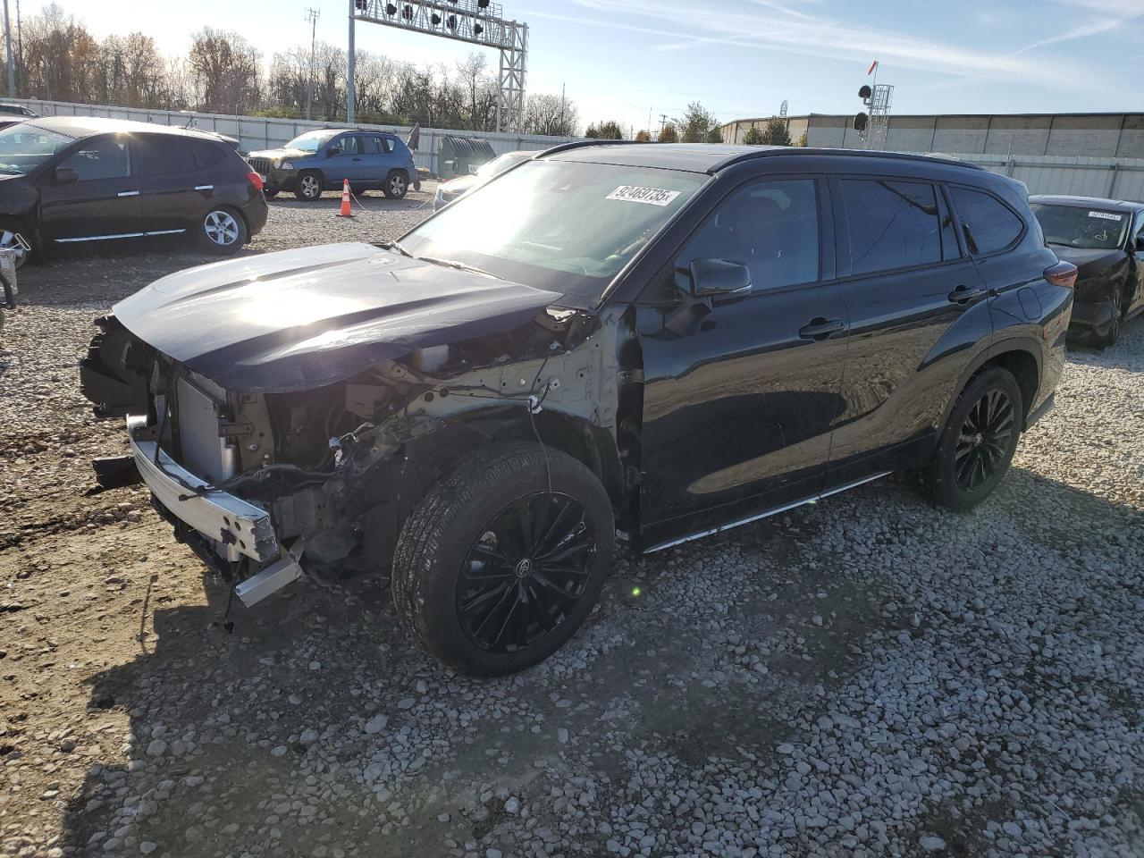 2025 Toyota Highlander Le - zdjęcie główne