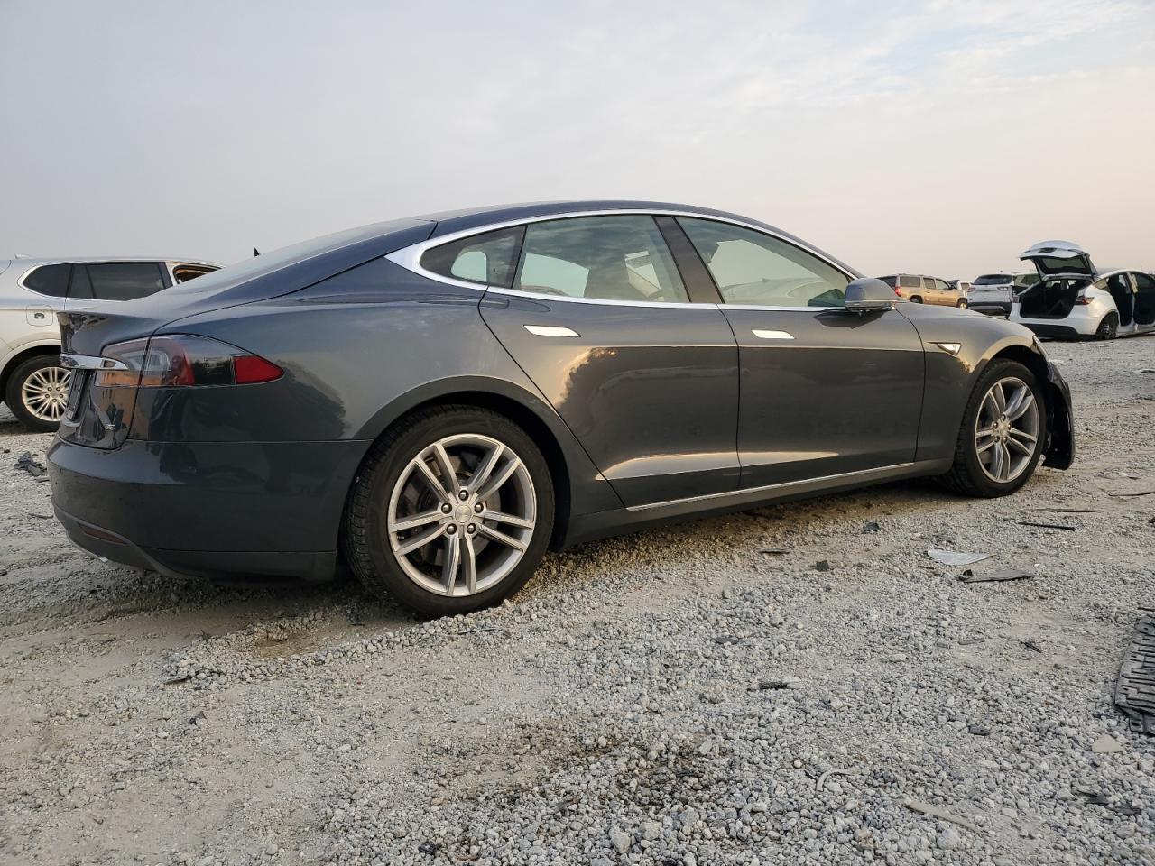 2014 Tesla Model S - zdjęcie 3