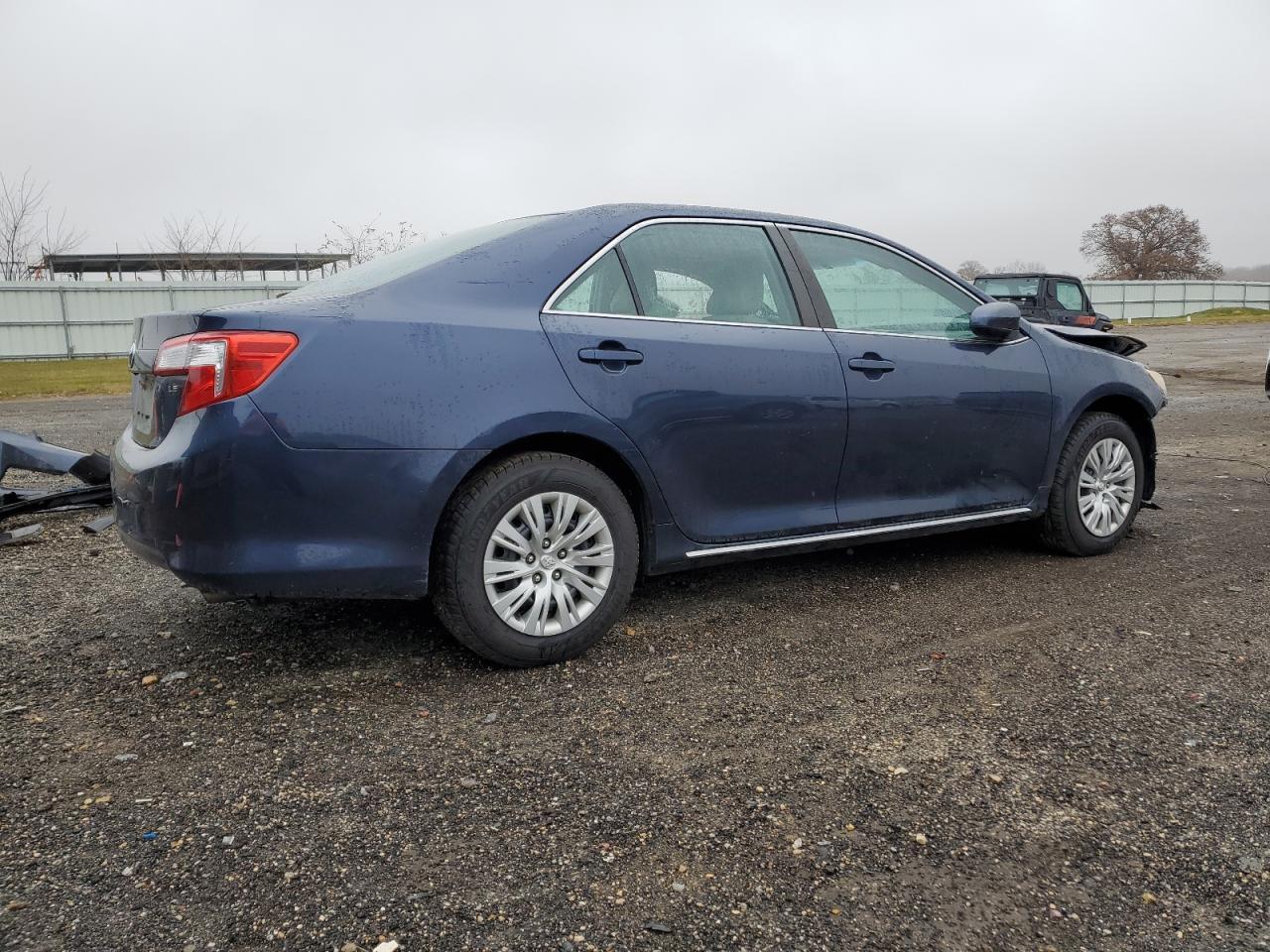 2014 Toyota Camry - zdjęcie 3