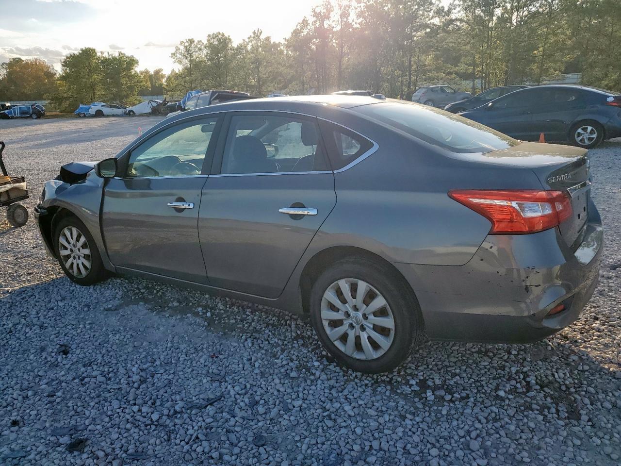 2016 Nissan Sentra S - zdjęcie 2