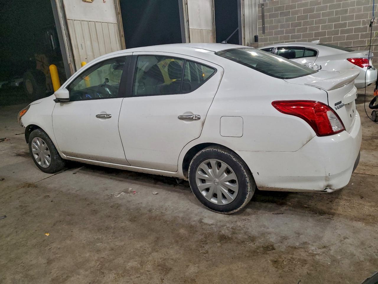 2015 Nissan Versa S - zdjęcie 2