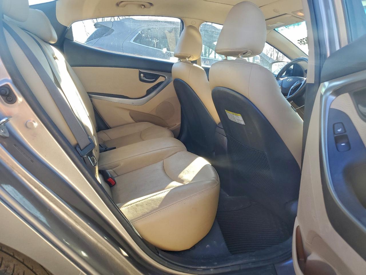 2013 Hyundai Elantra - zdjęcie 10