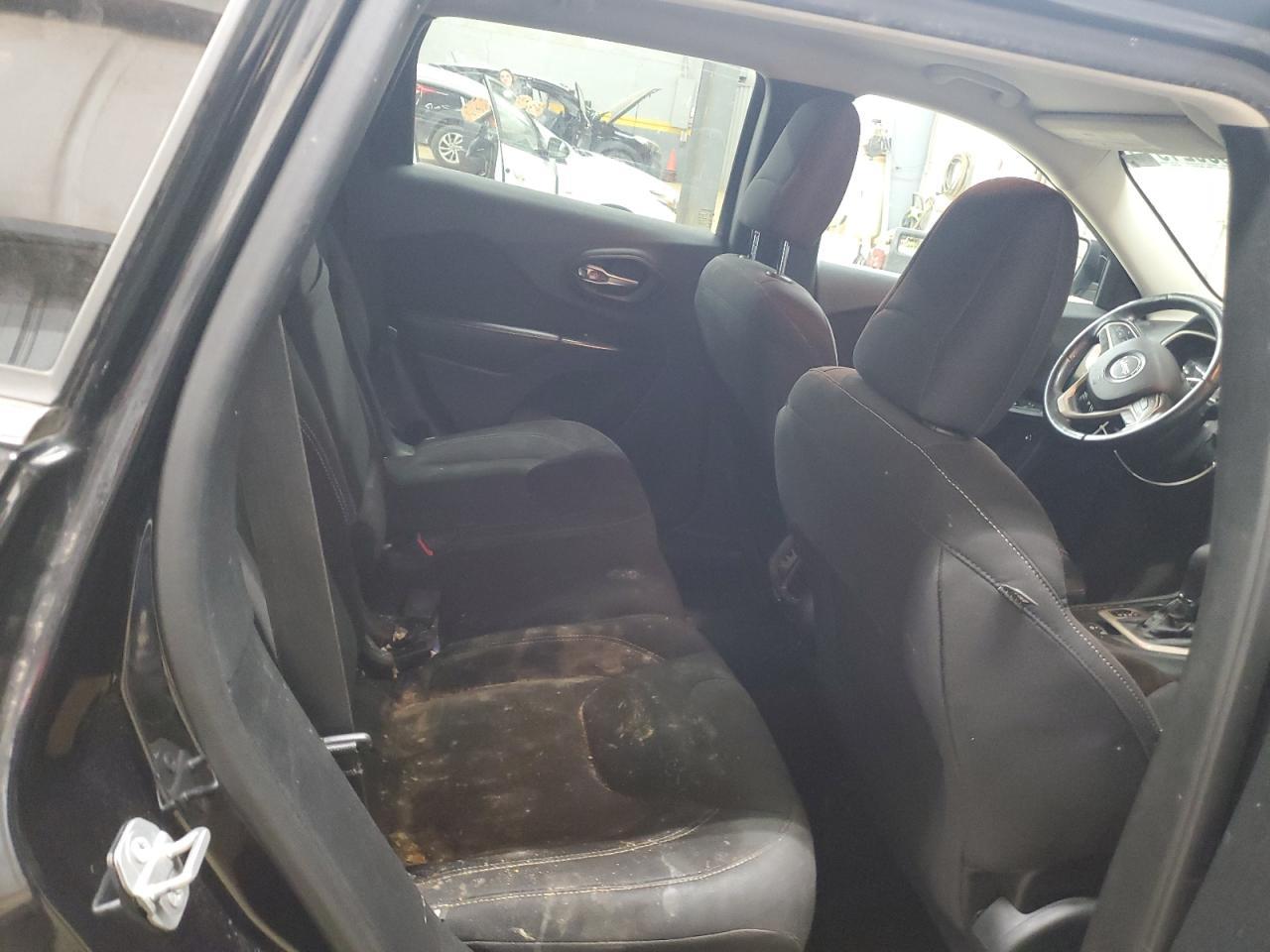 2015 Jeep Cherokee Latitude - zdjęcie 11