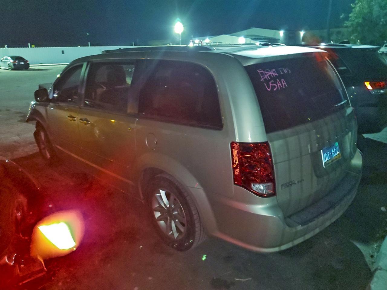 2014 Dodge Caravan - zdjęcie 2
