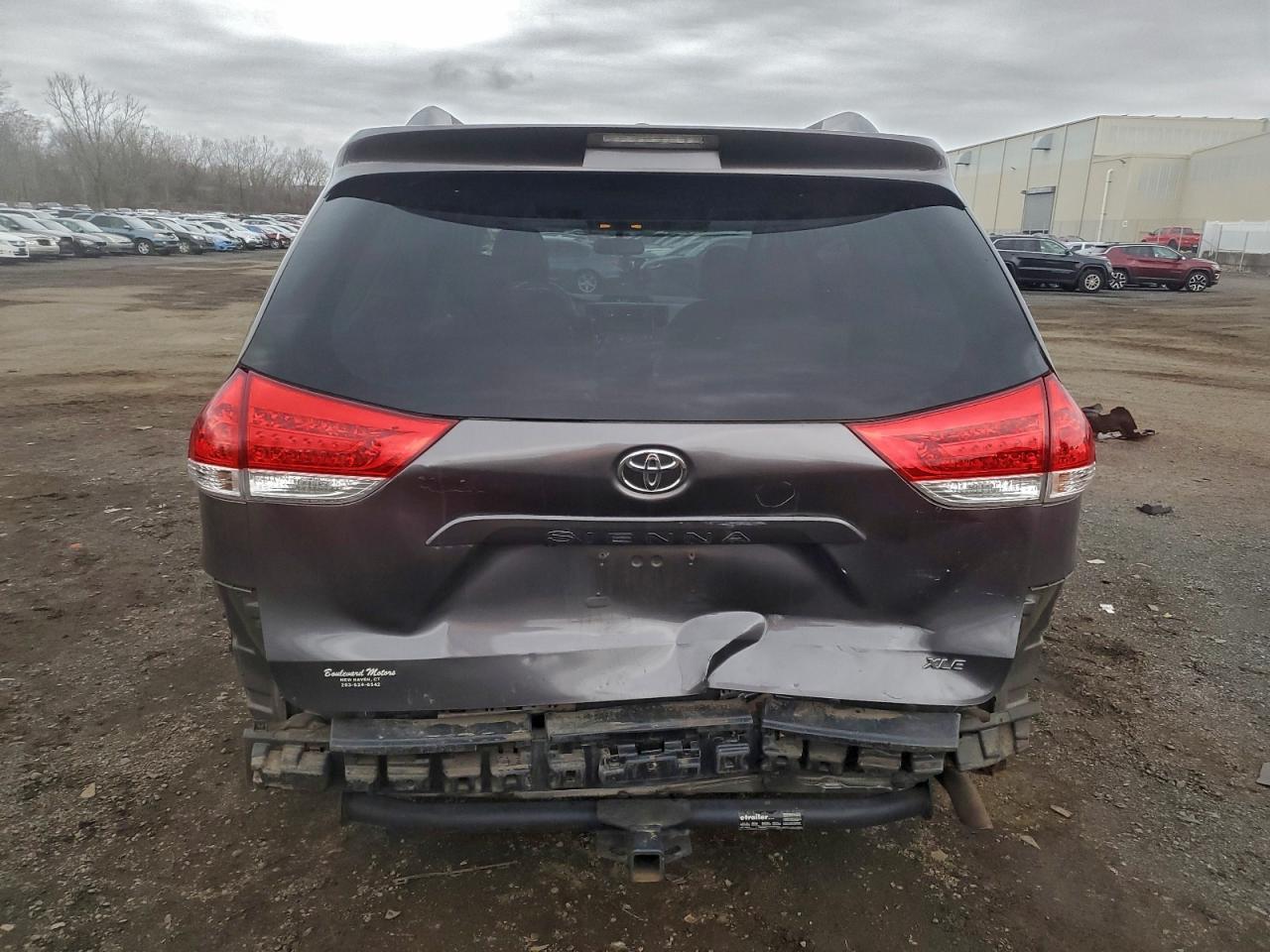 2013 Toyota Sienna Xle - zdjęcie 6