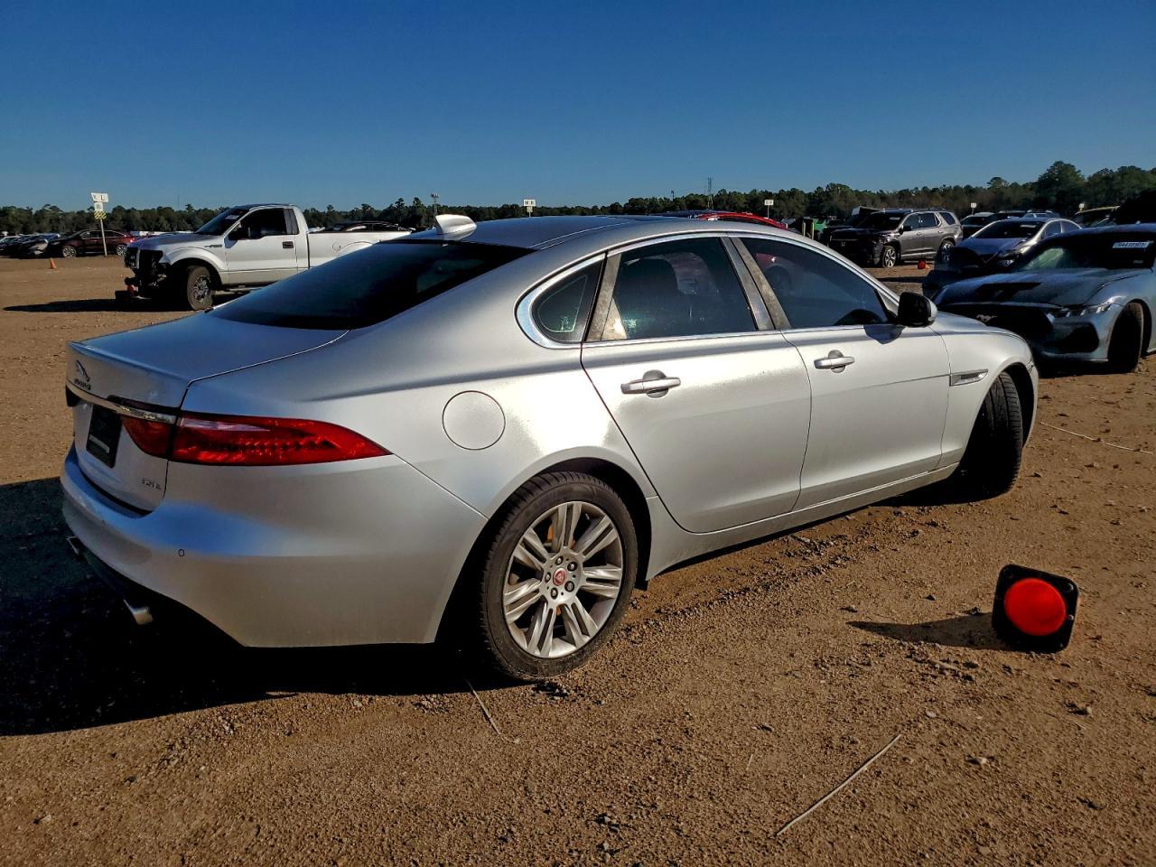 2016 Jaguar XF - zdjęcie 3