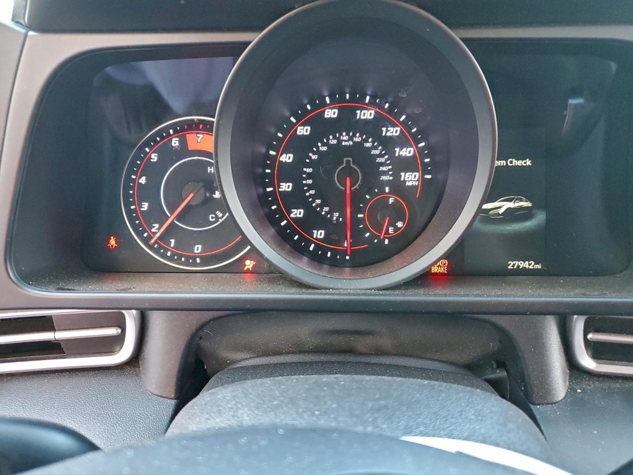 2023 Hyundai Elantra - zdjęcie 9