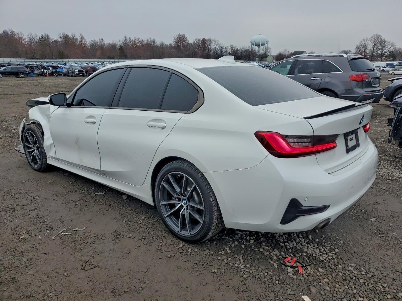 2021 BMW 330Xi - zdjęcie 2