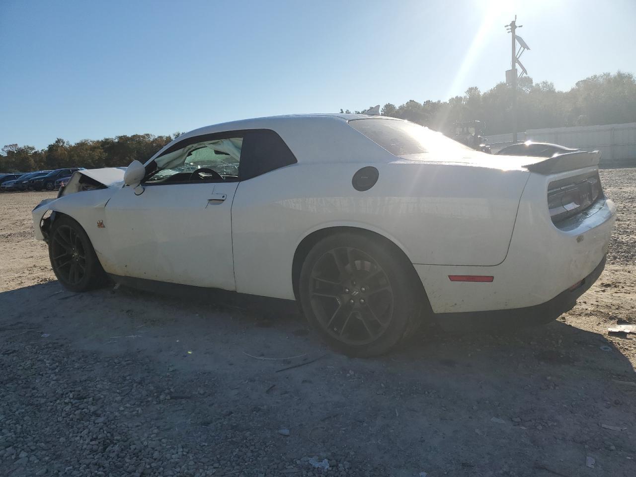 2021 Dodge Challenger - zdjęcie 2