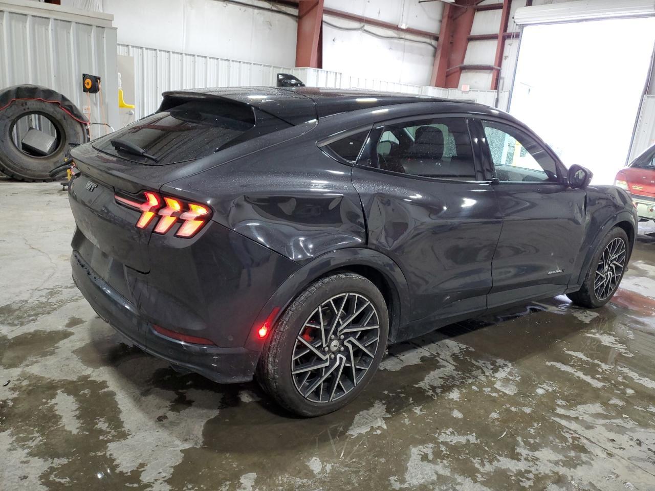 2022 Ford Mustang Mach-E - zdjęcie 3