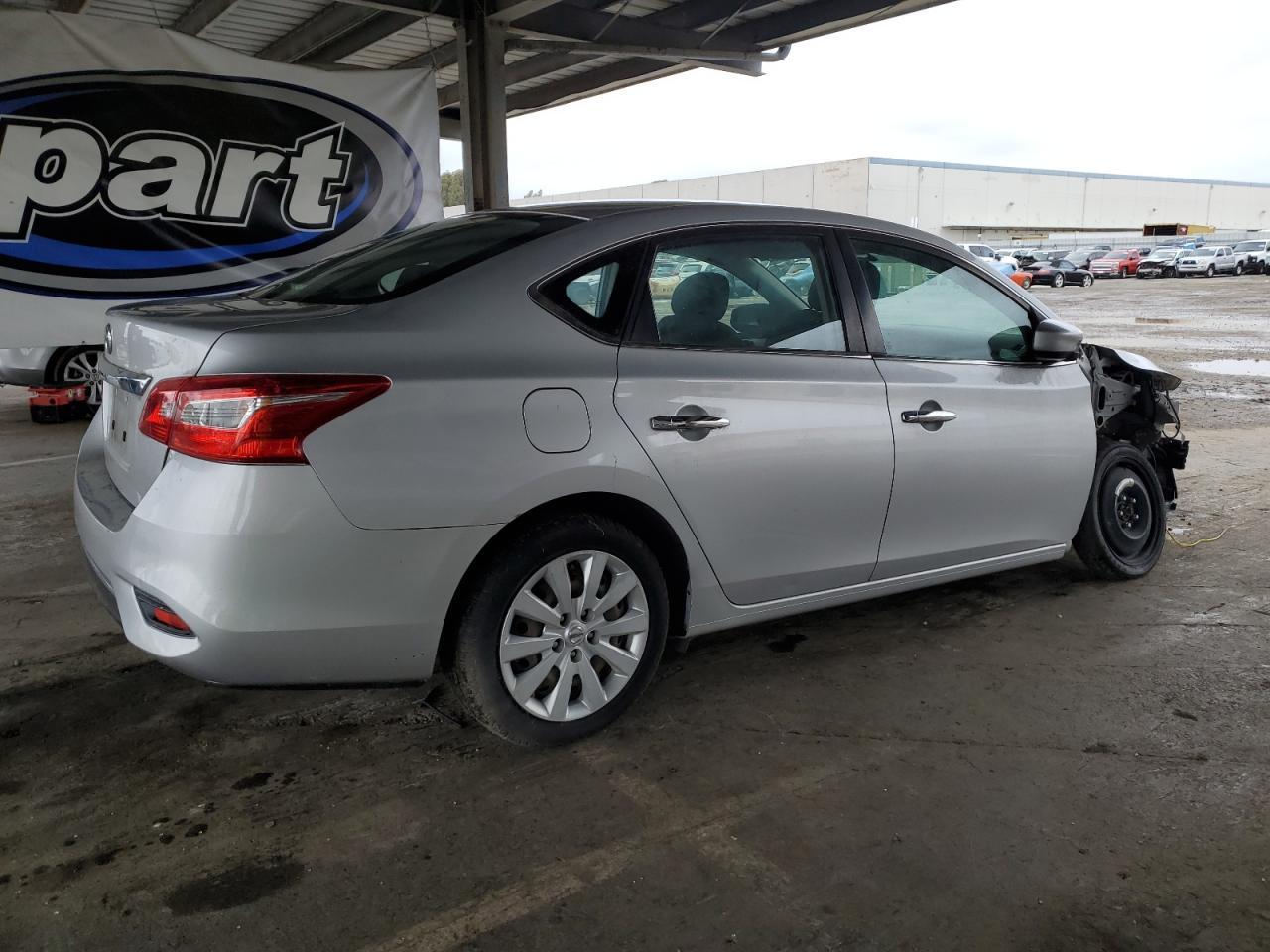 2019 Nissan Sentra S - zdjęcie 3